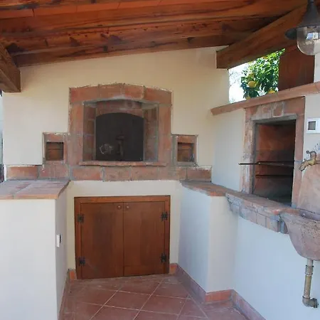 La Libellula- Casale Panoramico Con Piscina In Versilia アパート