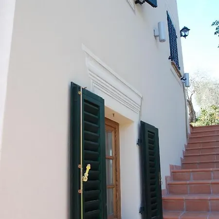 La Libellula- Casale Panoramico Con Piscina In Versilia アパート マッサローザ