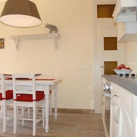 アパート La Libellula- Casale Panoramico Con Piscina In Versilia