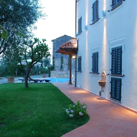 La Libellula- Casale Panoramico Con Piscina In Versilia アパート